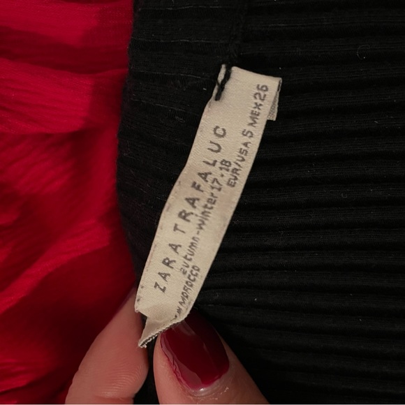 Black t shirt off-shoulders - Picture 2 of 8